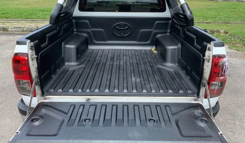 
								TOYOTA HILUX D/CAB 2.8 G AT 4X4 full									