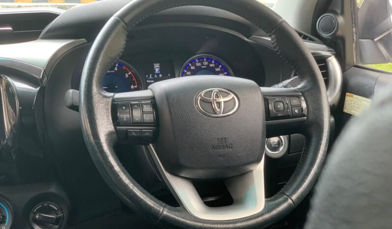 
								TOYOTA HILUX D/CAB 2.8 G AT 4X4 full									