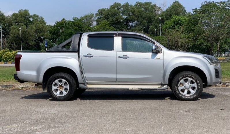 
								ISUZU D-MAX 2.5 PREMIUM 4X4 (M) full									