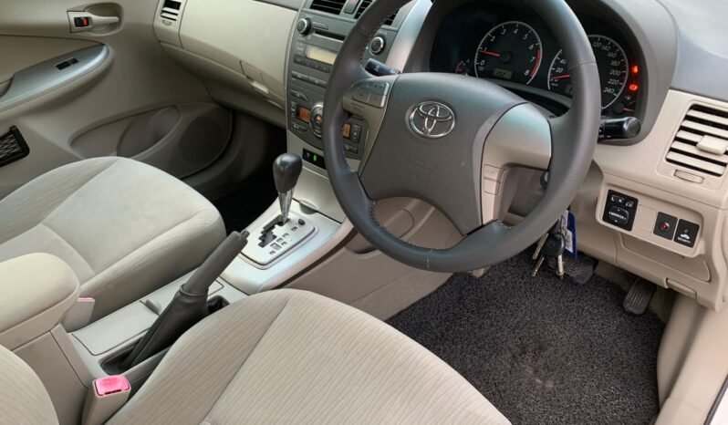 
								TOYOTA COROLLA ALTIS 1.8E full									