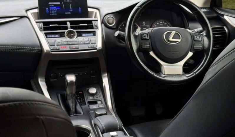 
								LEXUS NX 200T PREMIUM full									