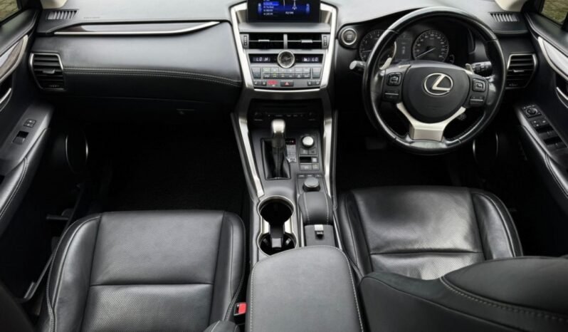 
								LEXUS NX 200T PREMIUM full									