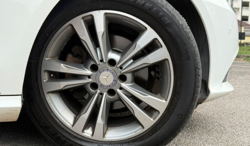 
								MERCEDES BENZ E200 full									