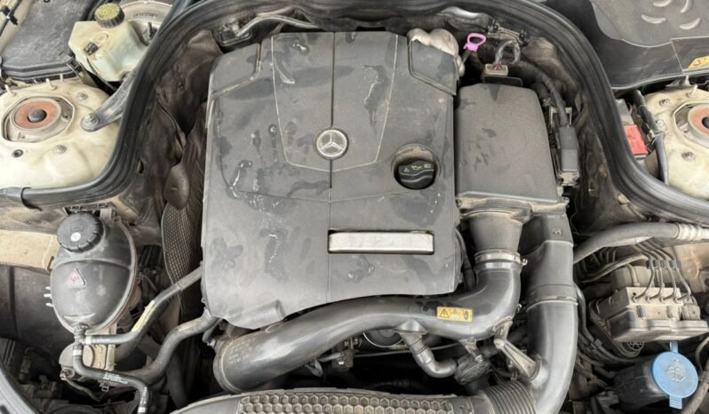 
								MERCEDES BENZ E200 full									