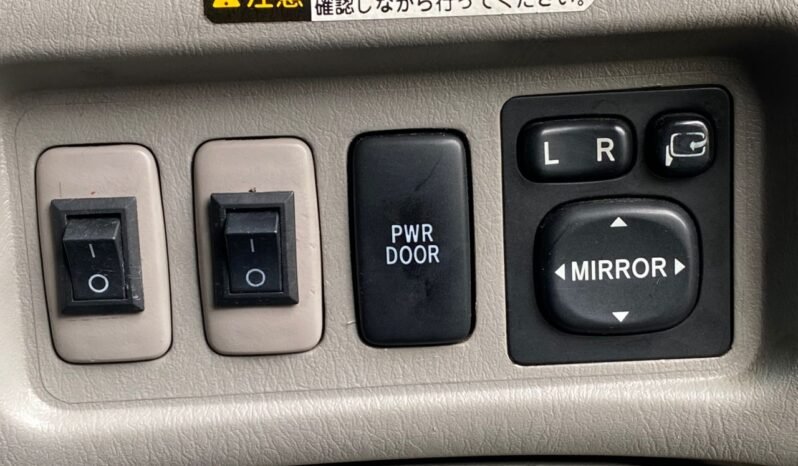 
								TOYOTA ESTIMA (A) 2000/2005 full									