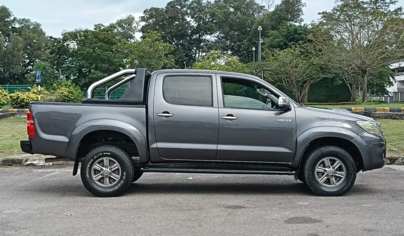 
								TOYOTA HILUX DOUBLE CAB 2.5 AT full									