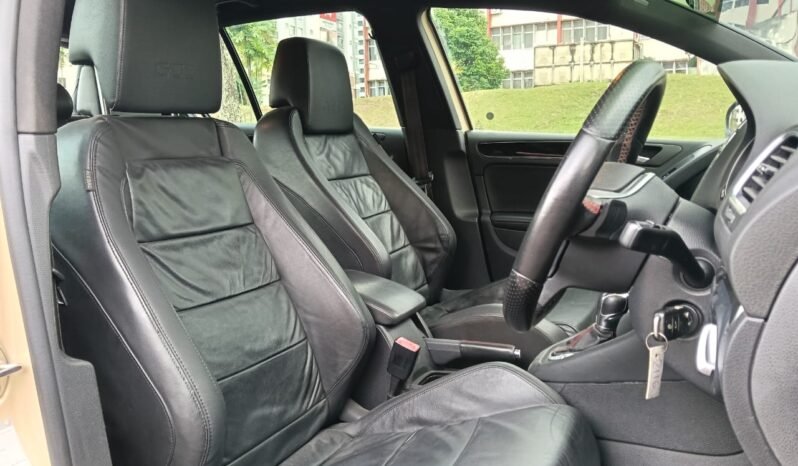 
								VOLKSWAGEN GOLF 2.0 GTi (A) full									