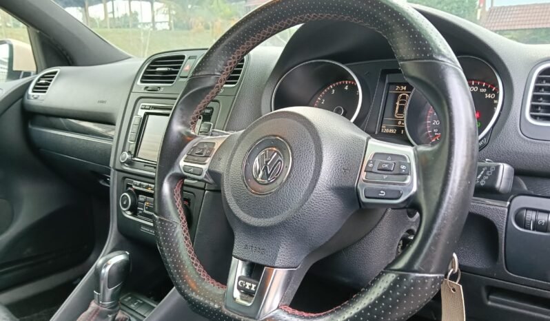 
								VOLKSWAGEN GOLF 2.0 GTi (A) full									